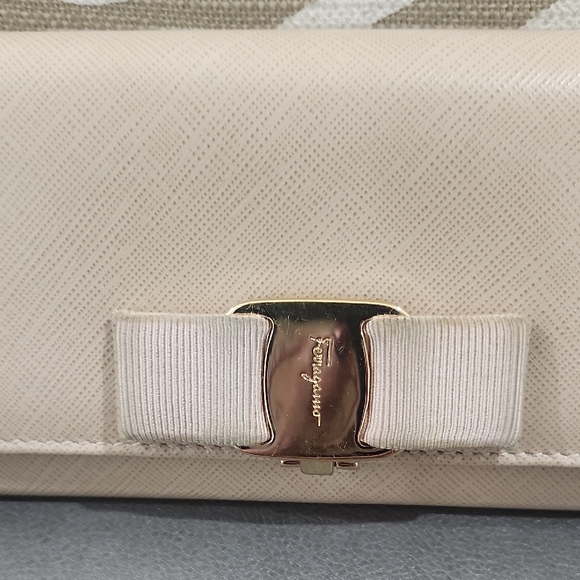 Salvatore Ferragamo Beige Leather Wallet - Picture 2 of 10